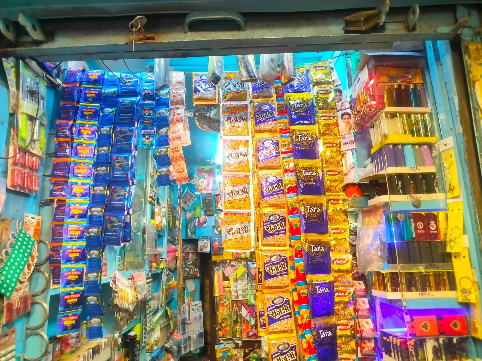 कालाबाजारी की मार: मनेन्द्रगढ़-चिरमिरी में MRP को ठेंगा, सिगरेट-गुटखा पर 20 रुपये तक की अवैध वसूली