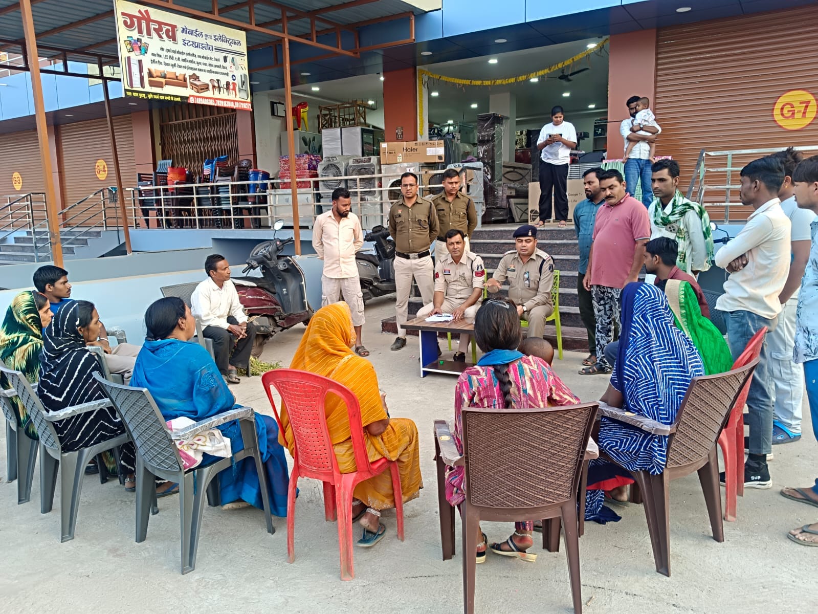 कोनी पुलिस की ‘जन चौपाल’ से शिकायतों का त्वरित निराकरण; ग्रामीणों को साइबर अपराध और नशे के प्रति किया जागरूक