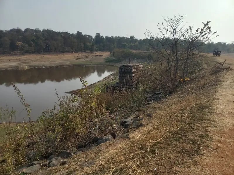 जलाशयों की मरम्मत में धांधली का आरोप: विधायक तुलेश्वर मरकाम ने विधानसभा में सरकार को घेरा