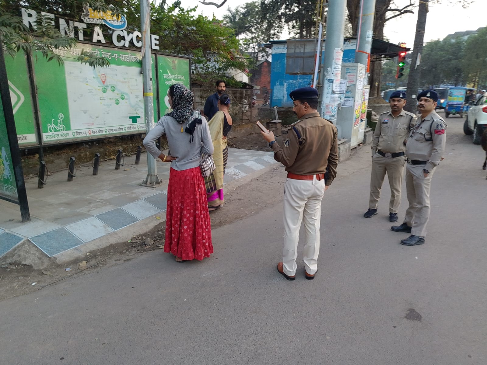 नेहरू चौक पर वसूली कर रहे दो किन्नर गिरफ्तार, पुलिस की बड़ी कार्रवाई