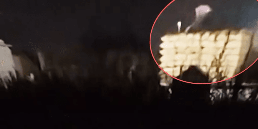 रायपुर | धान खरीदी केंद्र में बड़ी अनियमितता, सूखत कम दिखाने के लिए बोरों पर डाला गया पानी