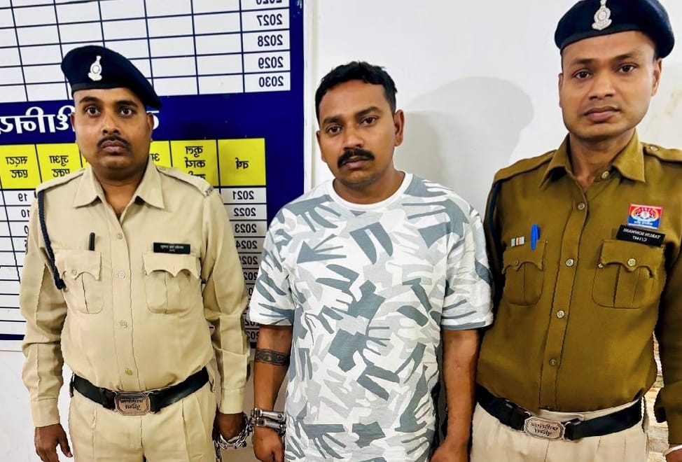 रायपुर पुलिस कमिश्नरेट की बड़ी कार्रवाई: चिट्टा बेचते रंगे हाथों पकड़ा गया आरक्षक