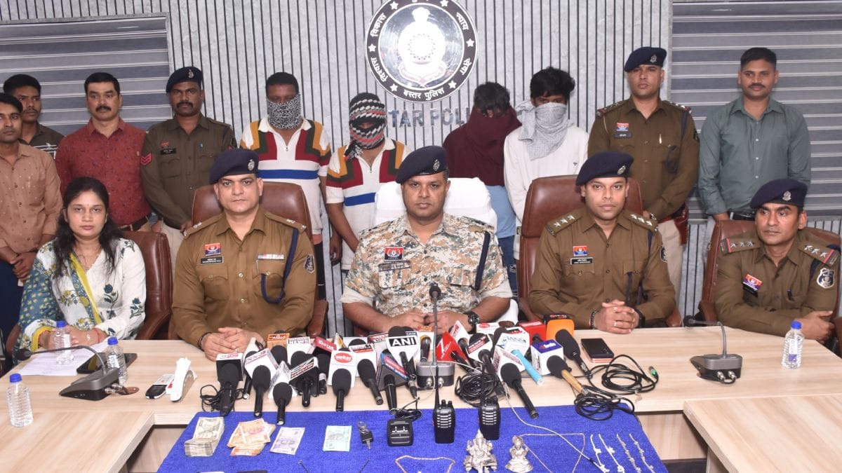 हाईटेक चोरी का पर्दाफाश: वॉकी-टॉकी से बात कर 2 घंटे में दो मकान साफ करने वाले अंतरराज्यीय गिरोह के 4 सदस्य गिरफ्तार