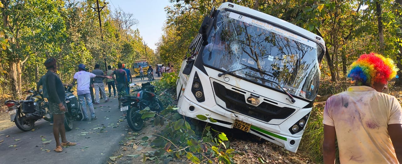 रानी अटारी माइंस में SECL स्टाफ बस अनियंत्रित, बड़ा हादसा टला