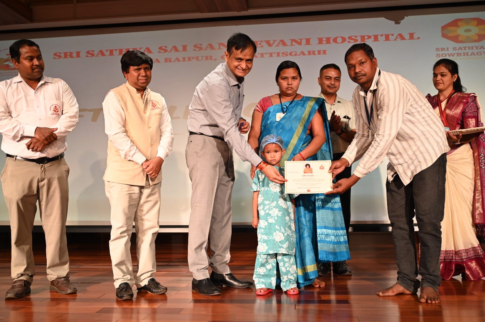 अंतर्राष्ट्रीय महिला दिवस की पूर्व संध्या पर रायपुर में सेना की COSA संस्था का विशाल रक्तदान शिविर