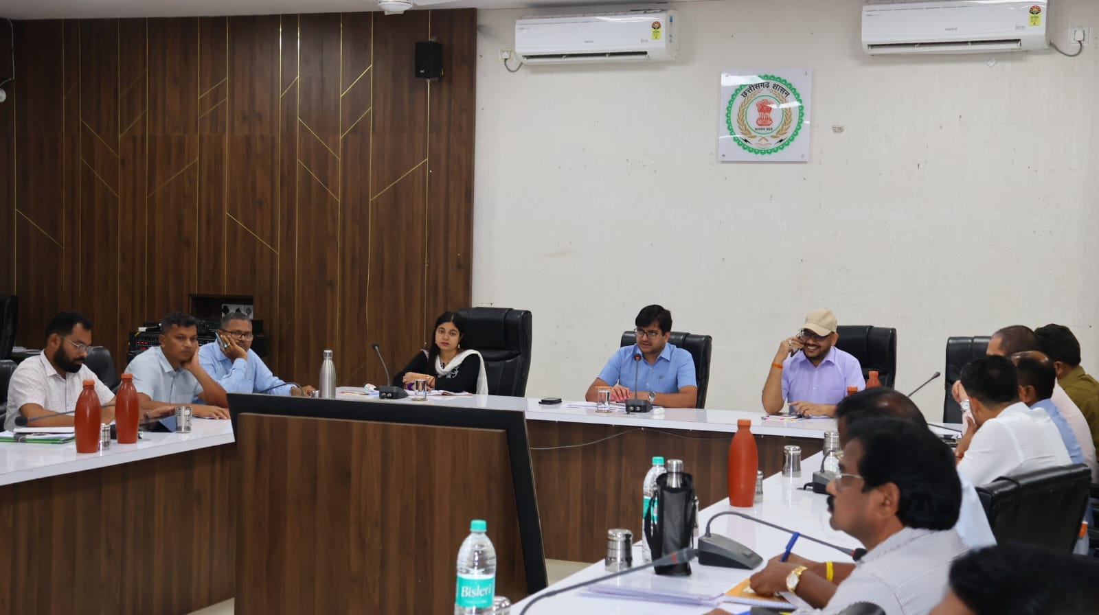 ग्रामीणों को दस्तावेज उपलब्ध कराने सैचुरेशन शिविर आयोजित करें – कलेक्टर संबित मिश्रा
