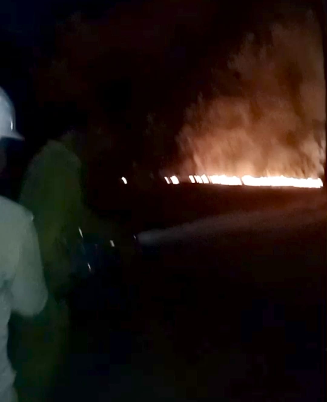 दर्री सीएसईबी कॉलोनी में पानी टंकी के पास भीषण आग, फायर ब्रिगेड की तत्परता से टला बड़ा हादसा