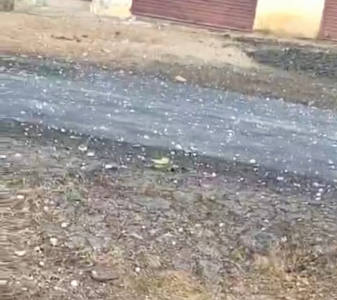 बारिश और ओलों से बदला मौसम, गर्मी से मिली राहत — जंगल की आग पर भी काबू