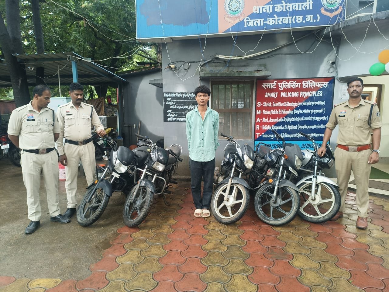 हैंडल लॉक तोड़कर उड़ाते थे बाइक, पुलिस ने खोला चोरी का राज