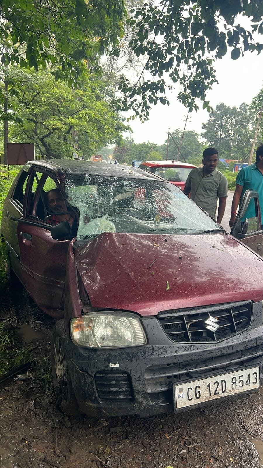 कटघोरा में ऑल्टो को ट्रक ने मारी टक्कर, नो-एंट्री पर सवाल