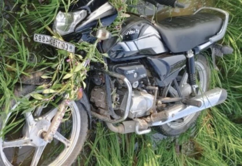 मोड़ पर बिगड़ा बाइक का संतुलन, पेड़ से टकराकर दो नाबालिगों की मौत