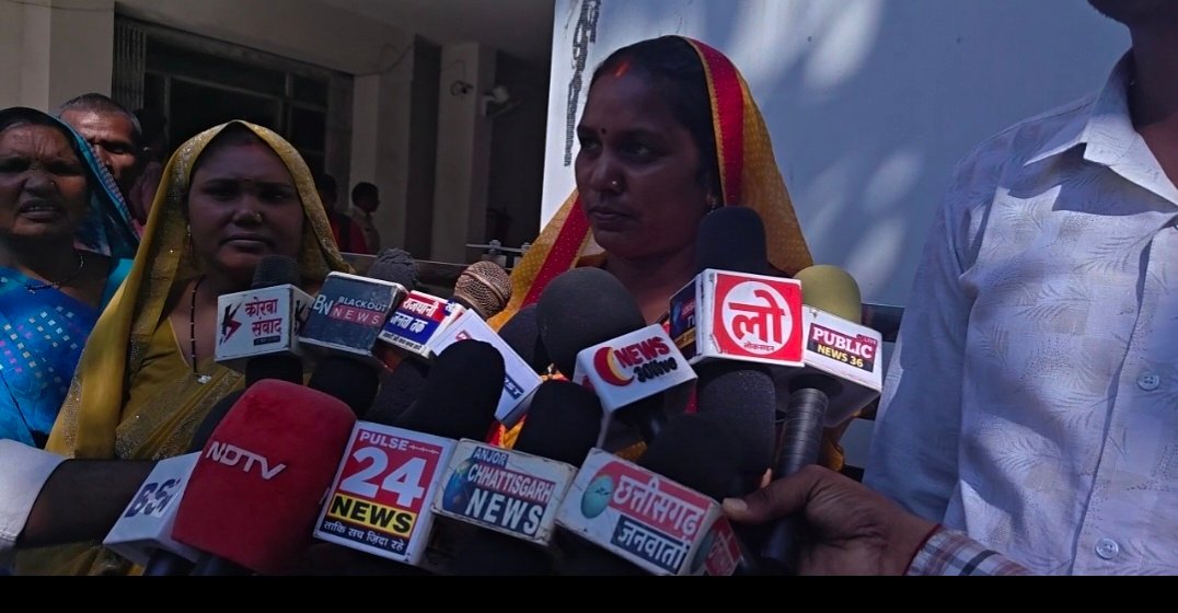 कोरबा: खम्हरिया पंचायत में गड़बड़ी का आरोप, सरपंच-सचिव के खिलाफ कलेक्ट्रेट में सौंपा ज्ञापन देखें वीडियो…..