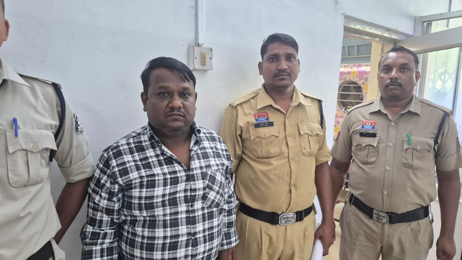 कोरबा: ₹7 लाख लेकर जमीन दूसरे को बेचने का आरोप, रतनपुर बस स्टैंड से आरोपी गिरफ्तार देखें वीडियो…..