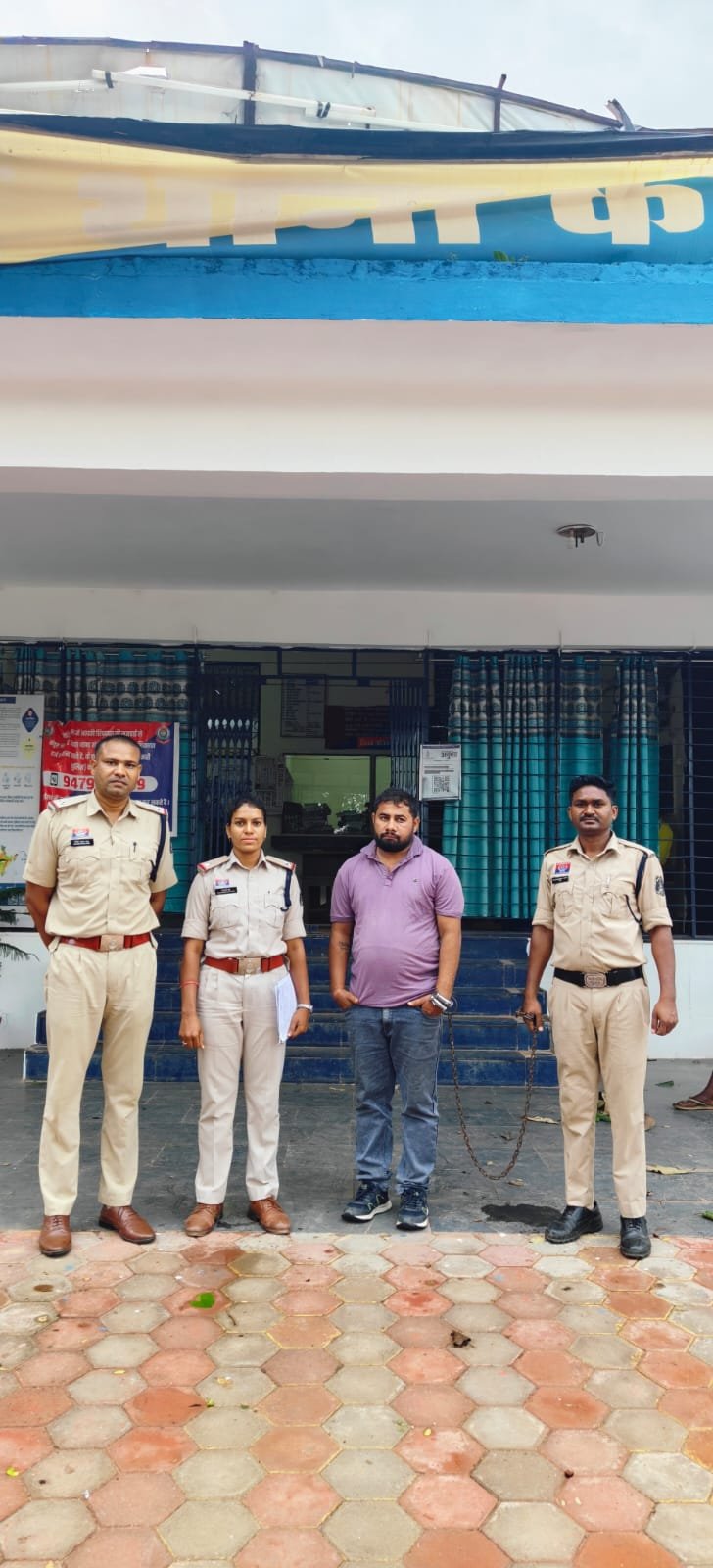 घर में घुसकर हंगामा, रास्ते में रोककर मारपीट; एक ही आरोपी पर तीन केस …..